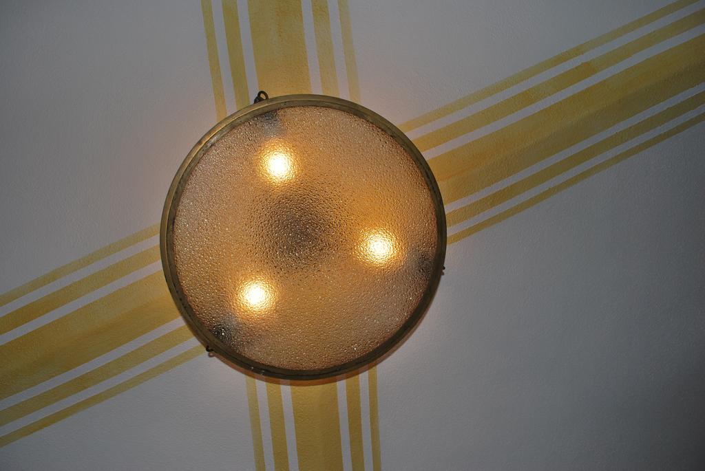 Gasthof Zur Goldenen Sonne Passau Bagian luar foto